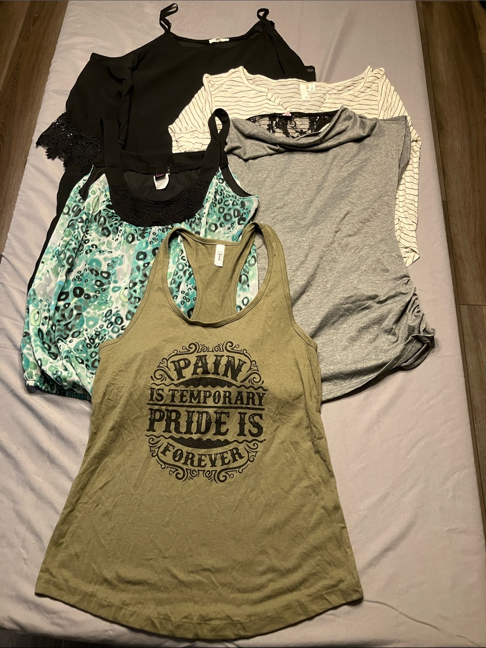 Women’s Shirt Bundle - 5 Shirts - Size L